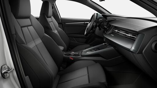 Interieur mit Sportsitzen in Schwarz
