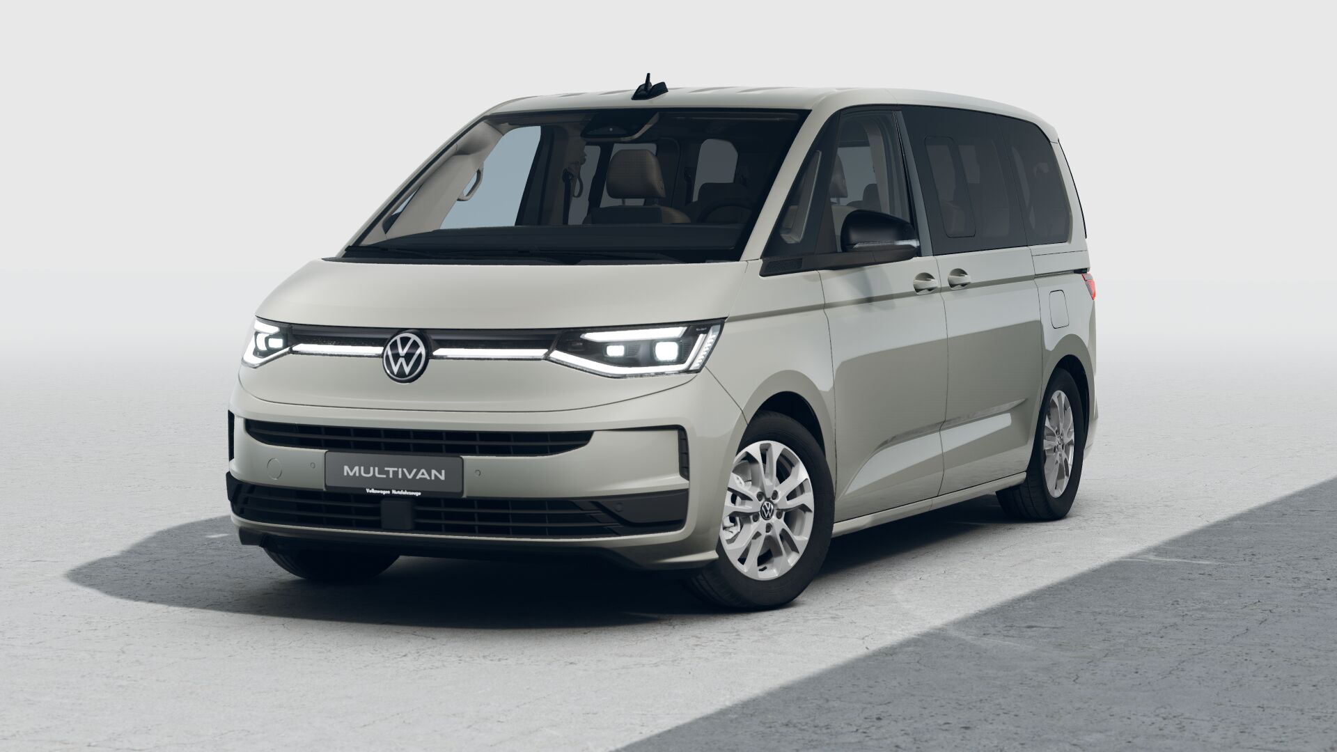 VW Multivan Family eHybrid 180 kW 4MOTION: entrega de llaves en el concesionario