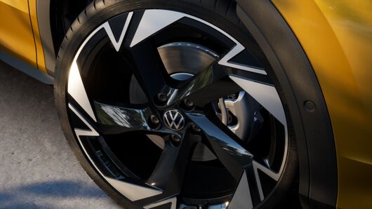 Bild eines T-Roc R-Line eTSI DSG