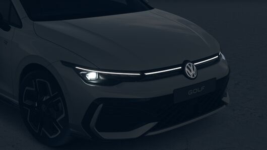 Bild eines Golf Variant R-Line mHeV DSG