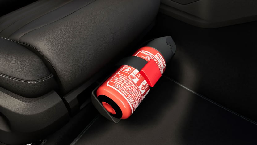 Feuerlöscher (unter Beifahrersitz)