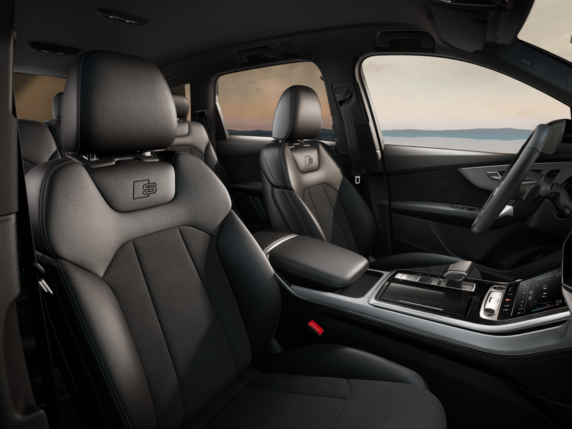 Изображение на Audi Q7 S line 55 TFSI quattro