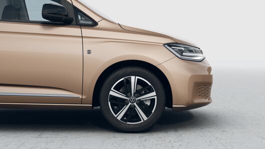 Изображение на Caddy Style Maxi eHybrid 7 места