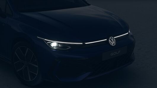 Изображение на Golf VA 8 R-Line Plus 2.0 TSI OPF 4M DSG
