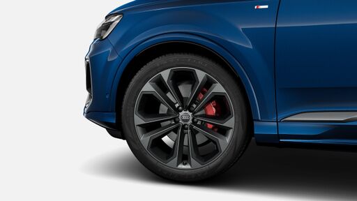 Červeně lakované brzdové třmeny