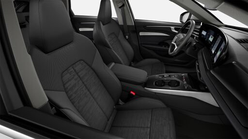 Interiér se sportovními sedadly v černé