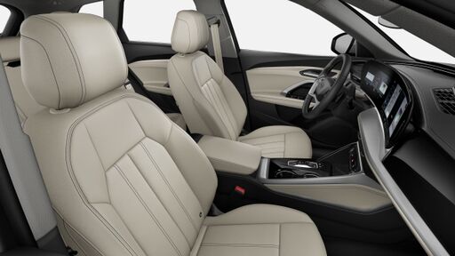 Interiér se standardními sedadly v