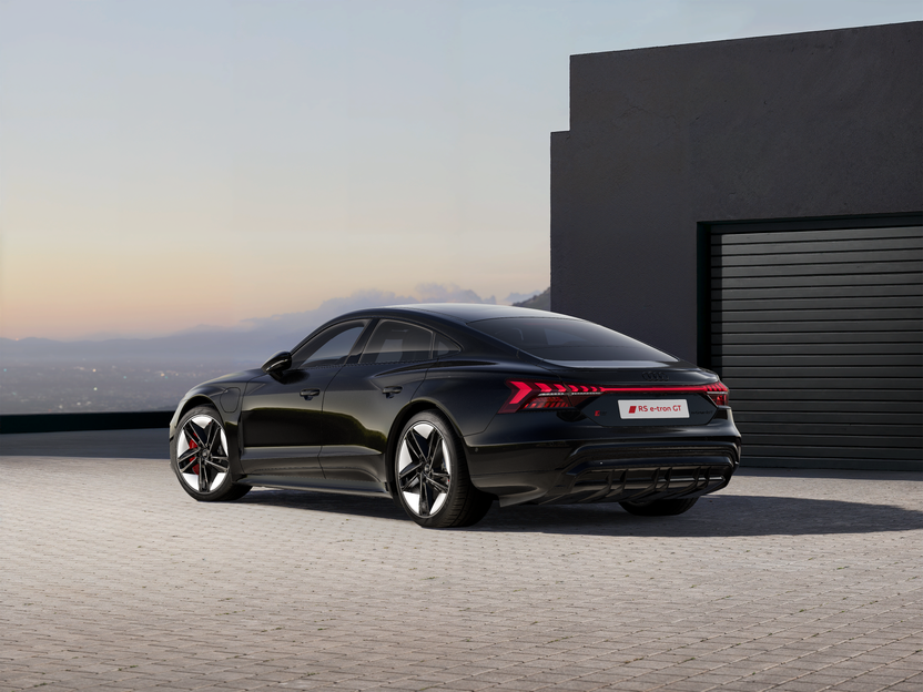 RS e-tron GT képe