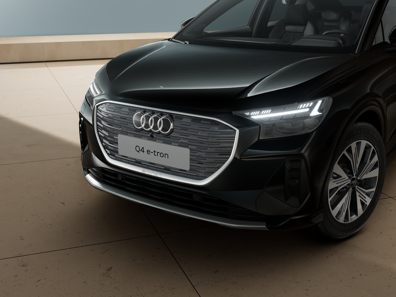Q4 SB e-tron 45 Business képe