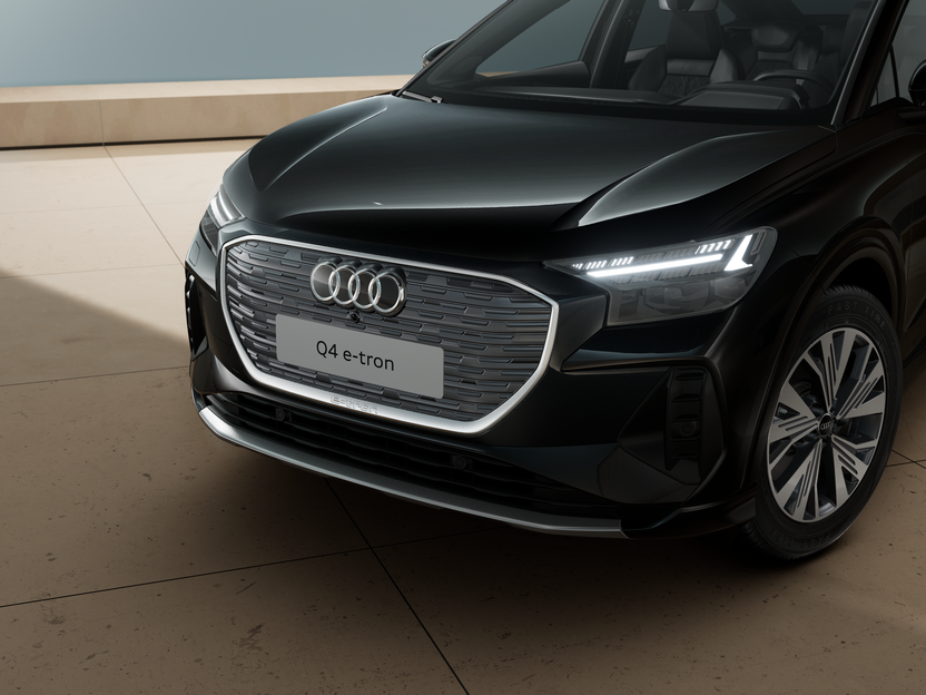 Q4 SB e-tron 45 Business képe