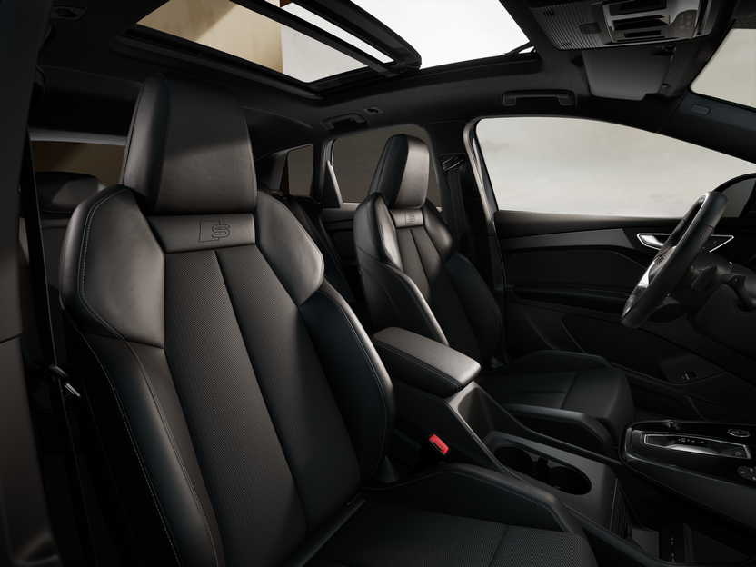 Q4 e-tron 45 Business képe