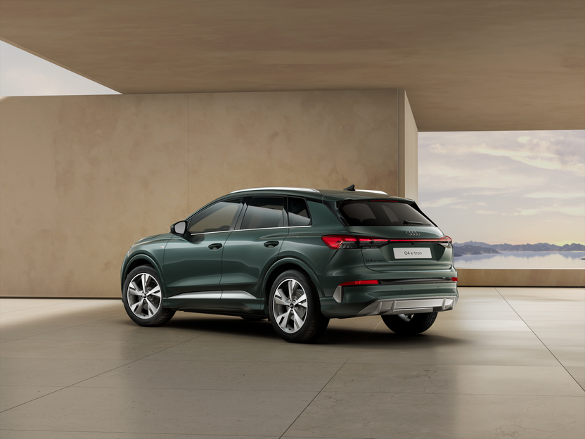 Q4 SUV e-tron képe