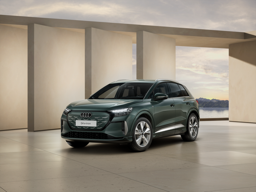 Q4 SUV e-tron képe