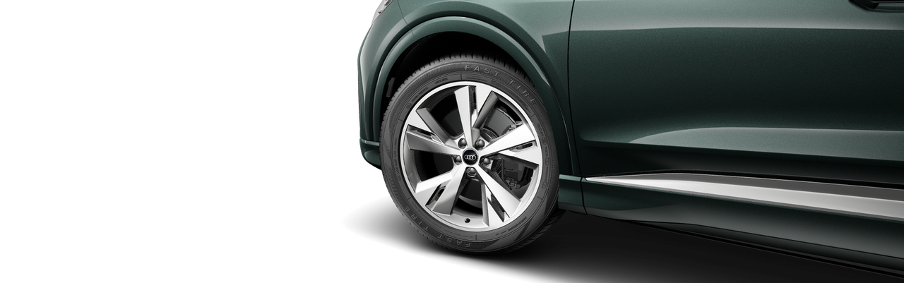 Q4 SUV e-tron képe