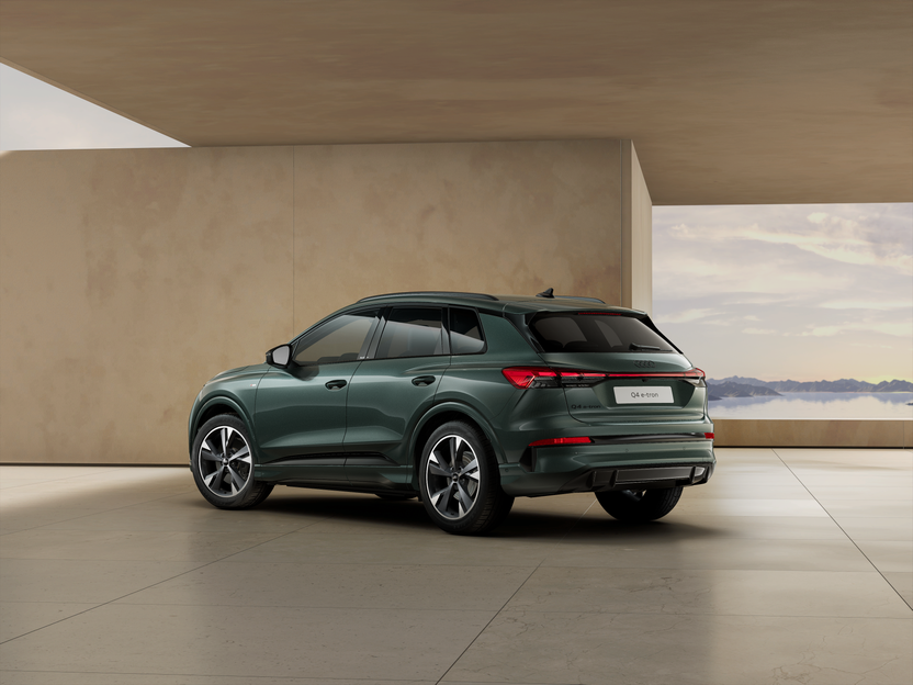 Q4 SUV e-tron képe