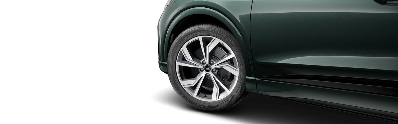 Q4 SUV e-tron képe