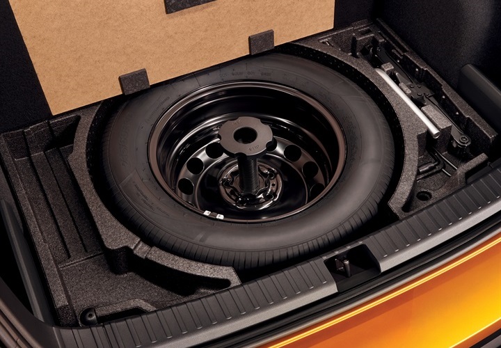 Acél teljes értékű pótkerék, autóemelő,