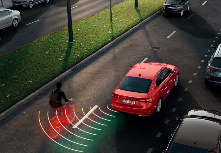 "SIDE ASSIST" - Holttérfigyelő rendszer