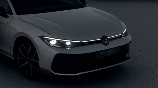 Passat Variant R-Line TSI Plug-In-Hybrid képe