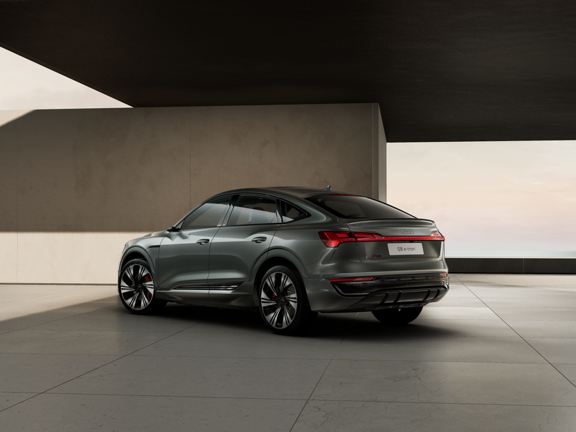 Image of a Q8 Sportback e-tron S line