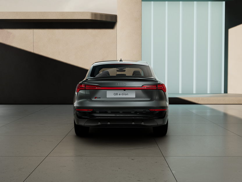Image of a Q8 Sportback e-tron S line