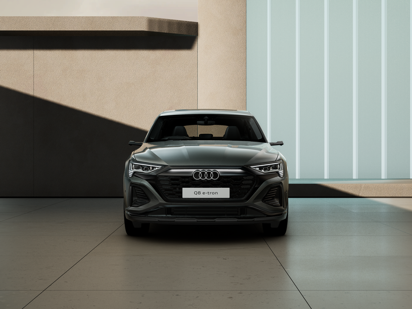 Image of a Q8 Sportback e-tron S line
