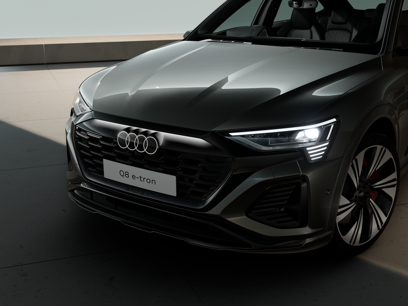 Image of a Q8 Sportback e-tron S line