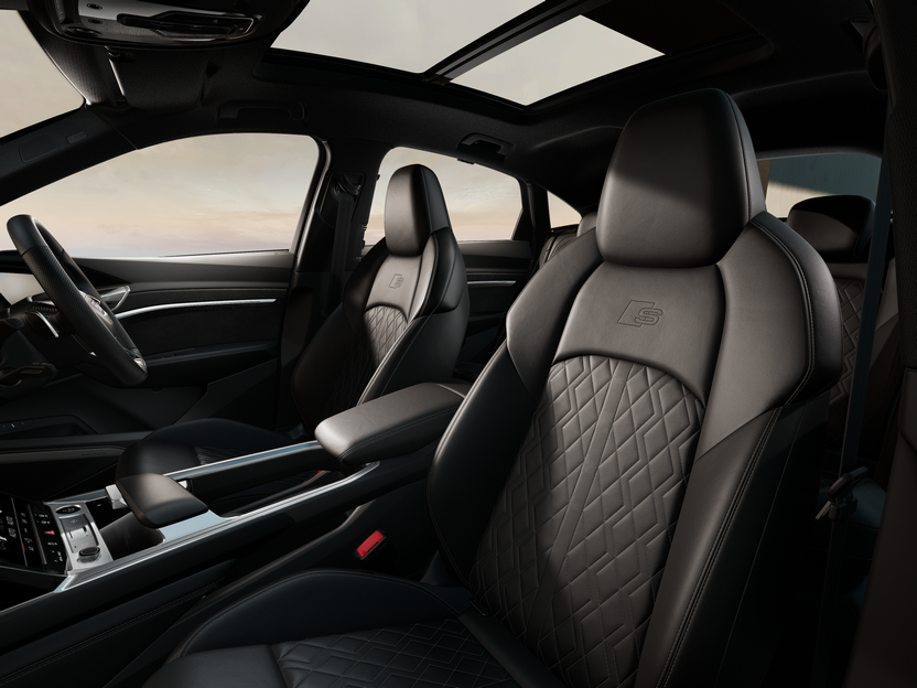 Image of a Q8 Sportback e-tron S line