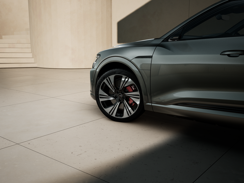 Image of a Q8 Sportback e-tron S line