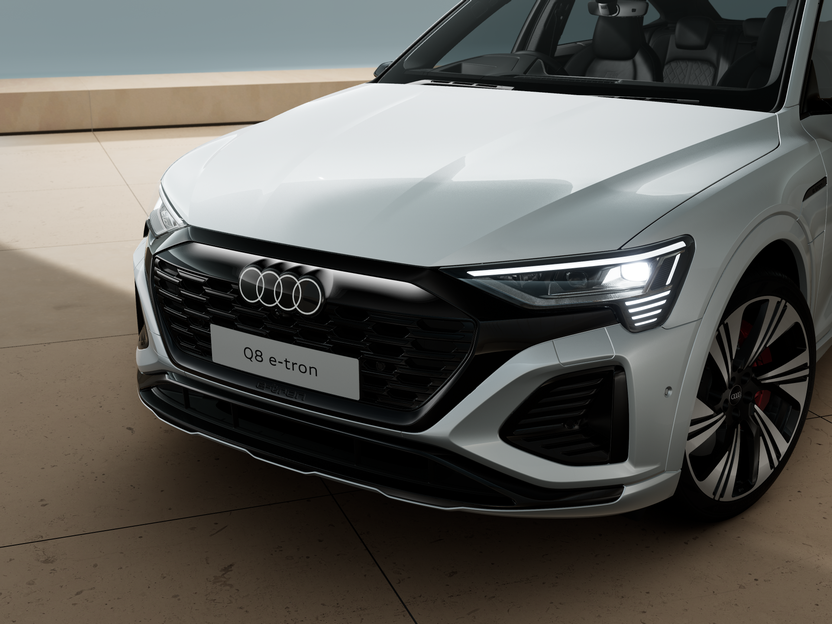 Image of a Q8 Sportback e-tron S line