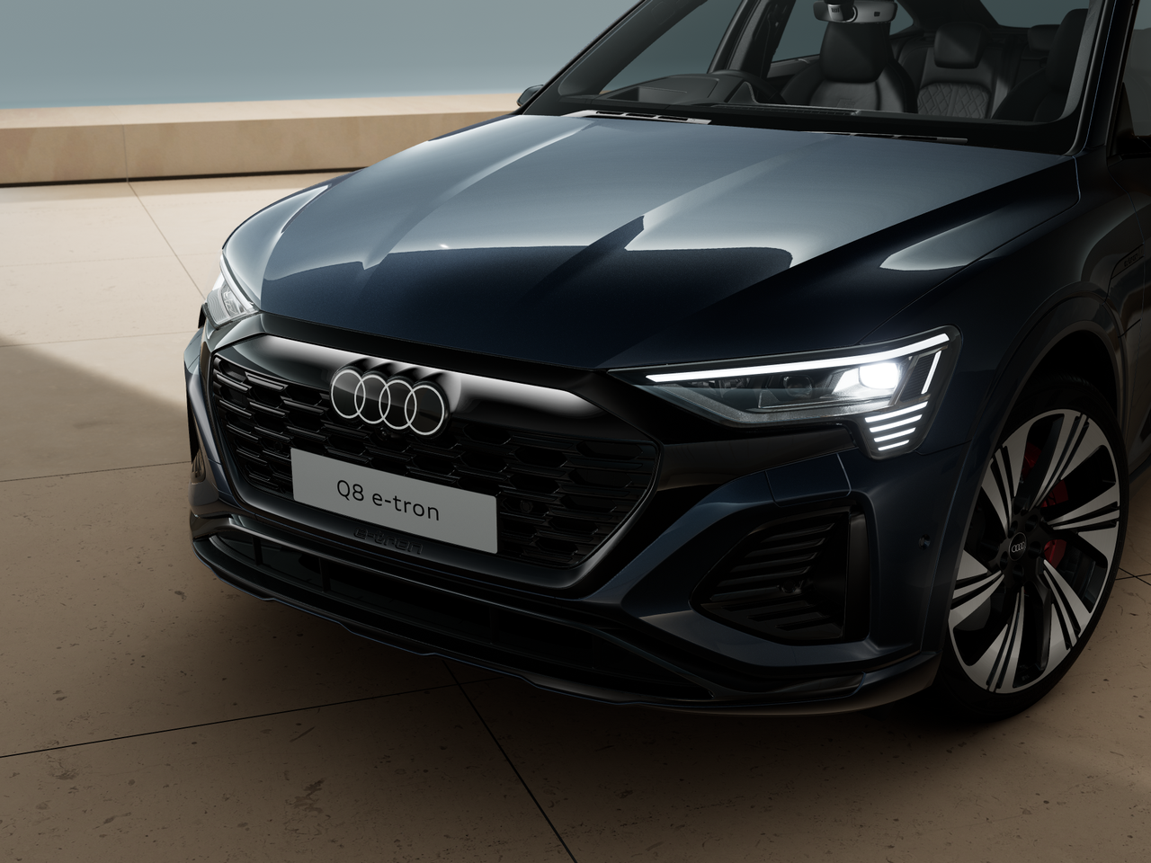 Image of a Q8 Sportback e-tron S line
