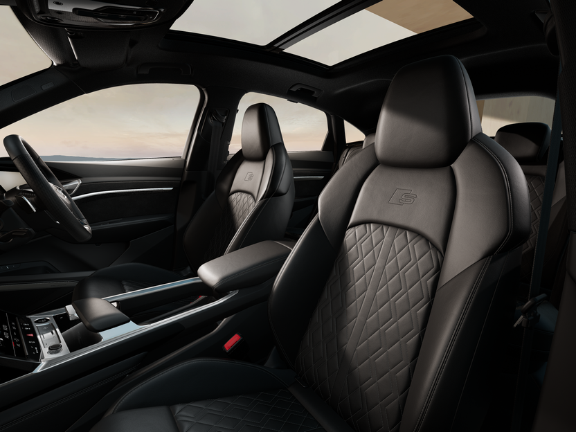 Image of a Q8 Sportback e-tron S line