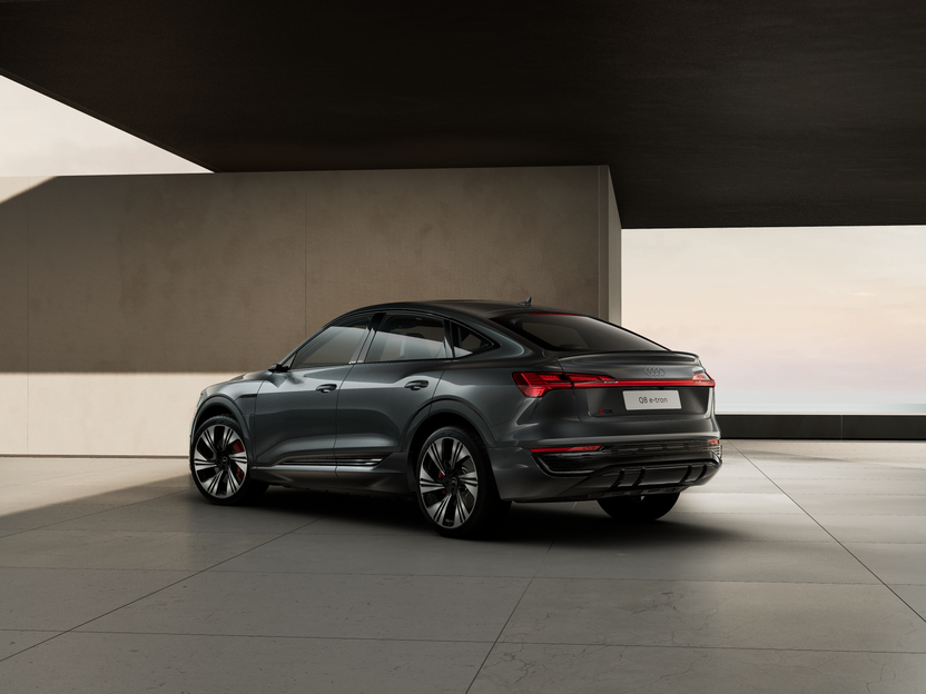 Image of a Q8 Sportback e-tron S line