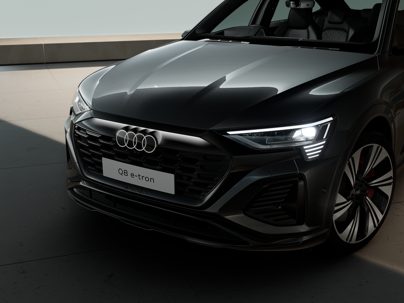 Image of a Q8 Sportback e-tron S line