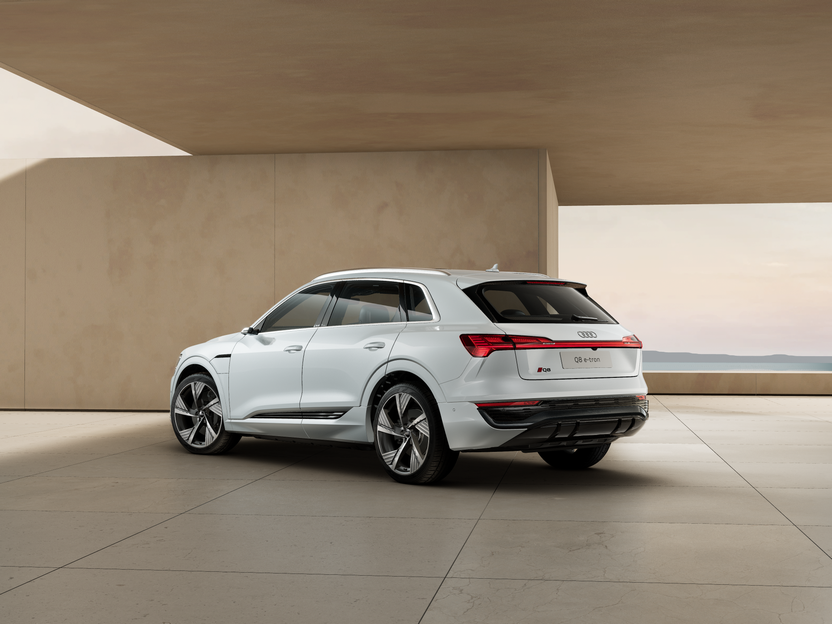 Image of a Q8 e-tron S line