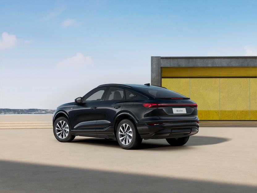 Imagem de um Audi Q6 Sportback e-tron SE