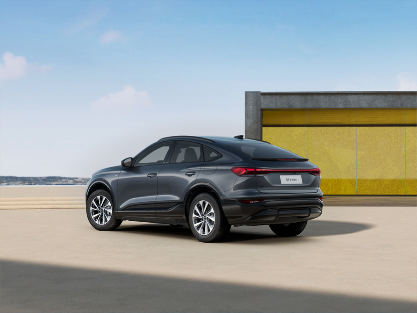 Imagem de um Audi Q6 Sportback e-tron SE