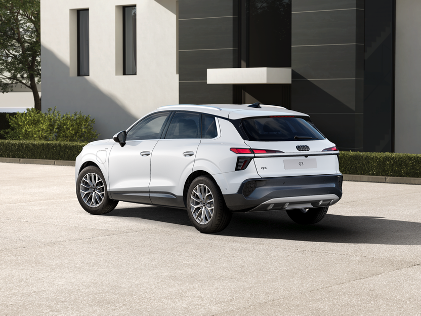 Imagem de um Audi Q3 SUV e-hybrid 200 kW Business