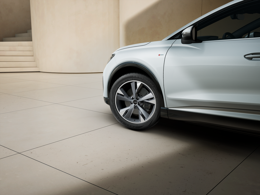 Imagem de um Q4 45 e-tron 210 kW Business