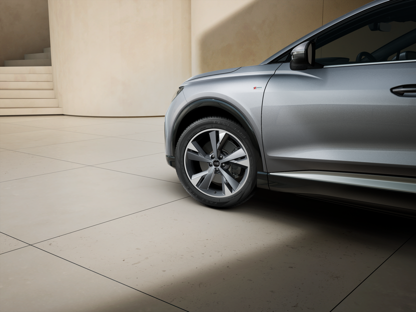 Imagem de um Q4 45 e-tron 210 kW Business