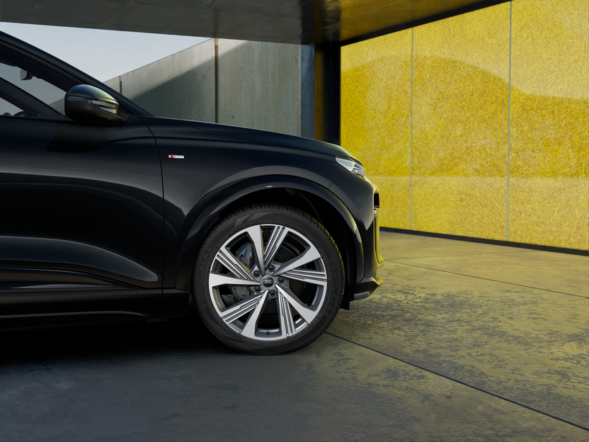 Imagem de um Audi Q6 SUV e-tron quattro