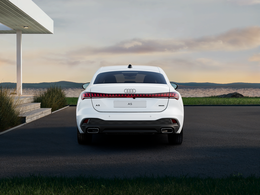 Imagem de um Audi A5 Limousine e-hybrid quattro 220kW