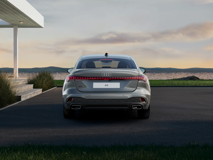Imagem de um Audi A5 Limousine e-hybrid quattro 220kW