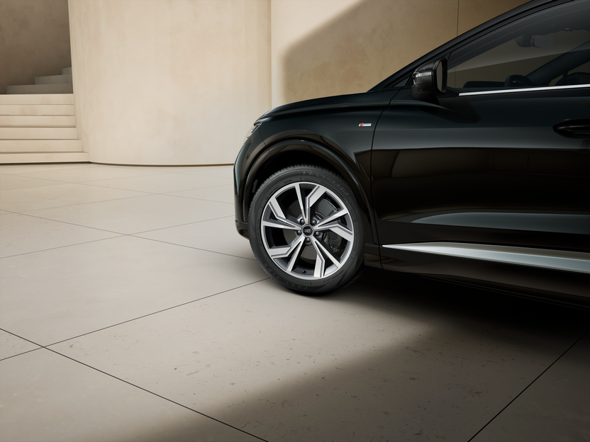 Imagem de um Audi Q4 SUV e-tron performance