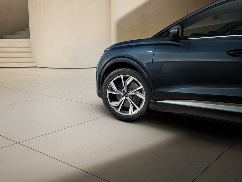 Imagem de um Audi Q4 SUV e-tron performance
