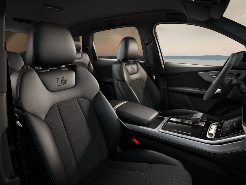 Imaginea unui Q7 PI S line 55 TFSI quattro