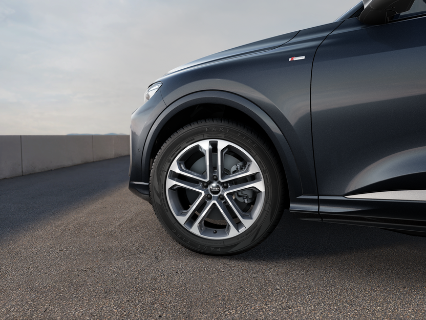 Imaginea unui Q5 40 TDI quattro