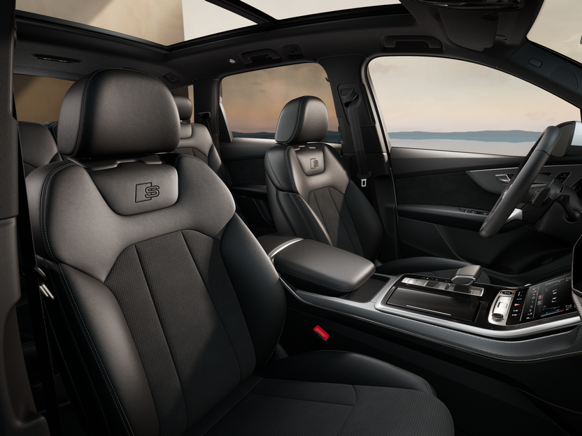 Imaginea unui Q7 PI S line 55 TFSI quattro