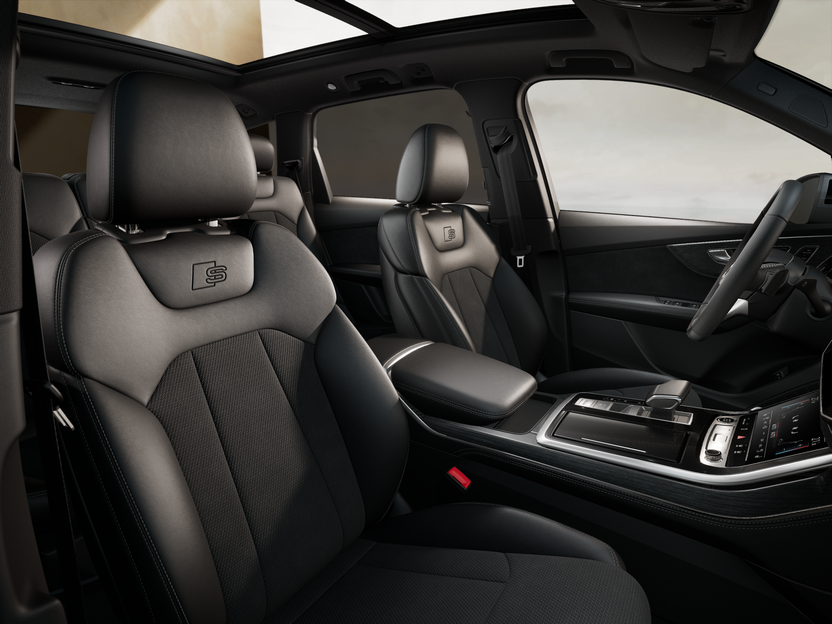 Imaginea unui Q7 S line 55 TFSI e quattro 290kW