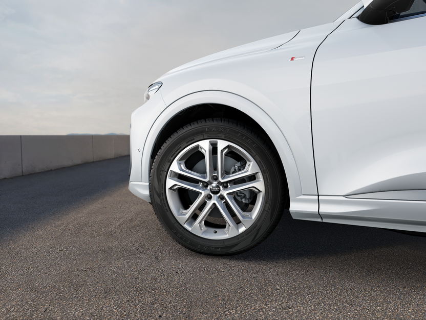 Imaginea unui Q5 40 TFSI quattro